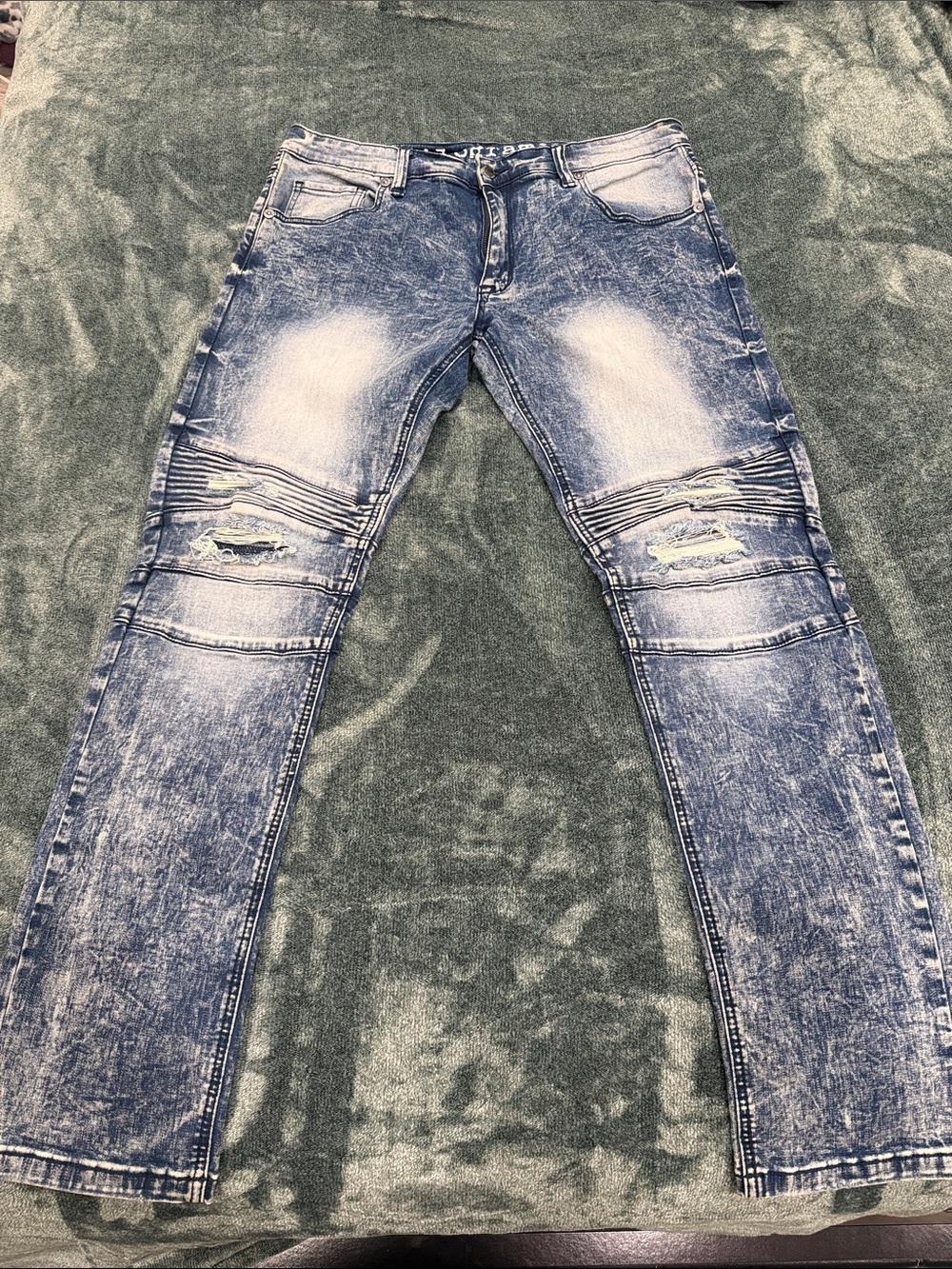Slim Straight Washed Blue Men's Jeans with Distressed Knee Detail